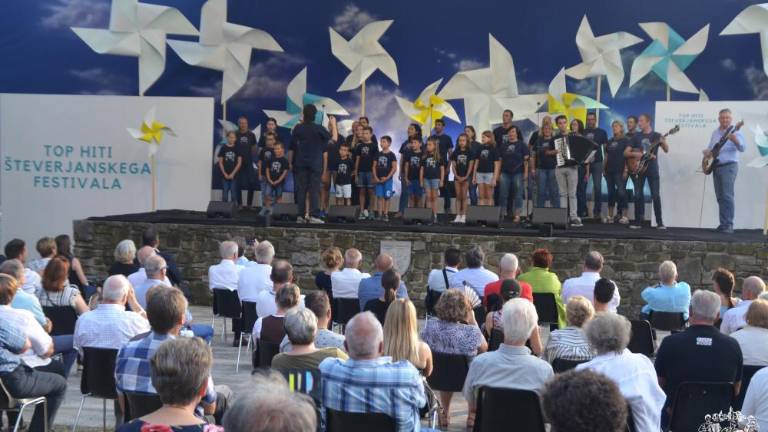 Števerjanske vetrnice ponesle melodije naokrog