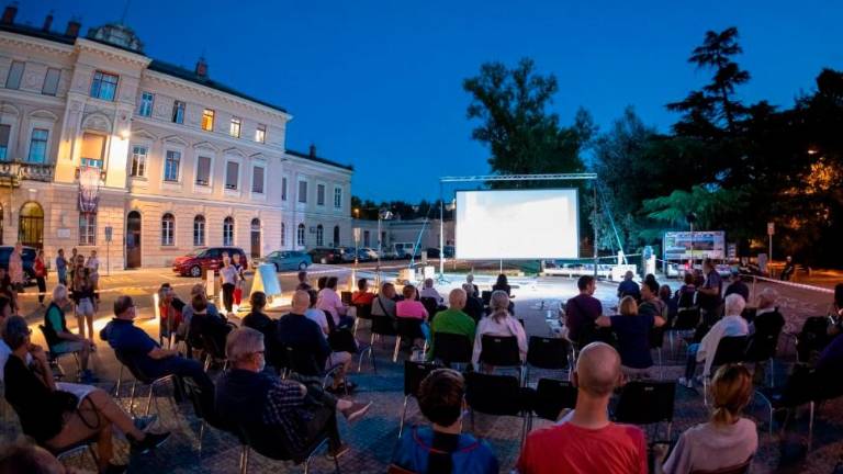 Filmski večer na skupnem trgu