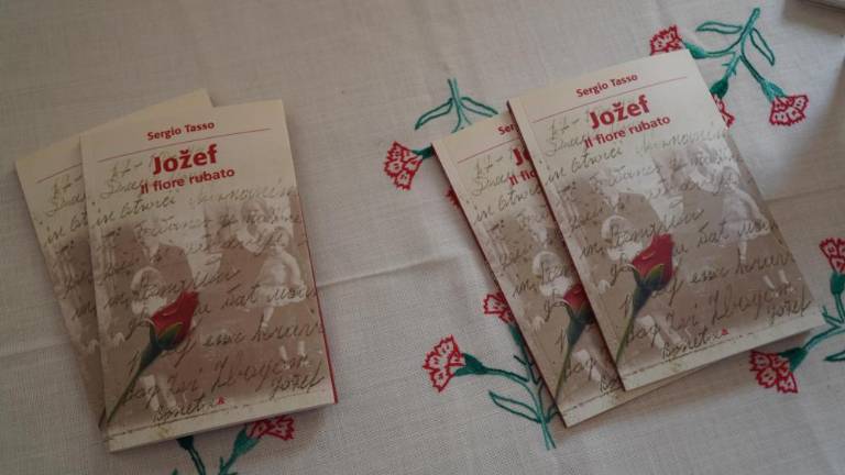 Skozi trpko zgodbo dedka opisal zatiranje Slovencev