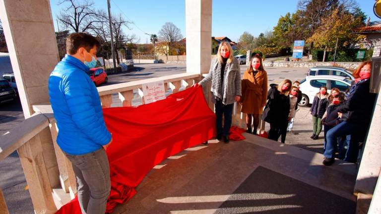 Rdeče klopi proti nasilju nad ženskami