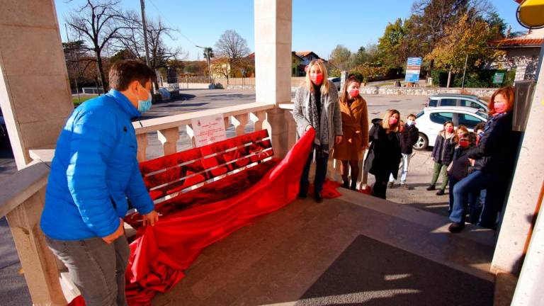 Rdeče klopi proti nasilju nad ženskami