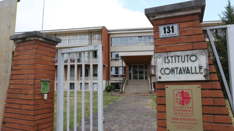 Ogrožajo jih vse višje položnice in najemnine