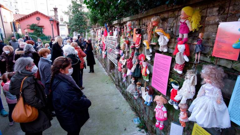 Stena lutk proti nasilju nad ženskami