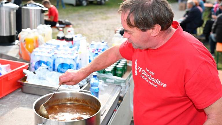 Uspel pohod po kraških pečinah in spomenikih