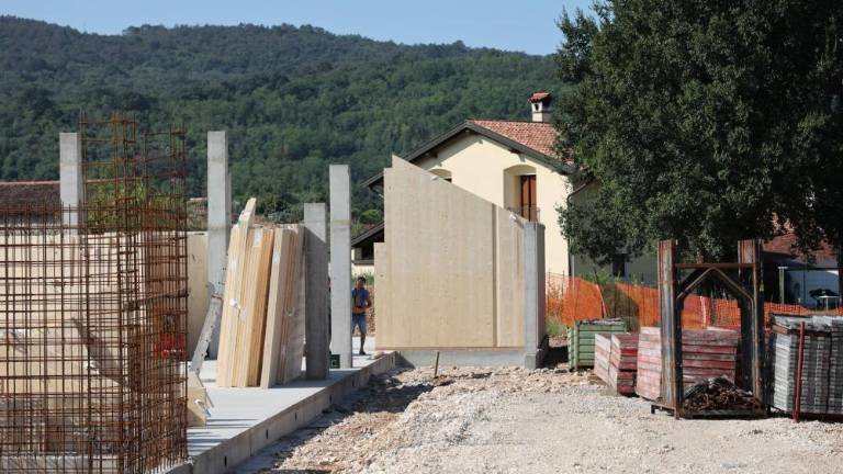 Steklo nameščanje montažnih sten