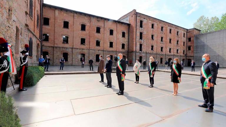 Spoštljiv poklon padlim ob 25. aprilu