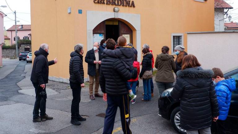 Zbiranje podpisov proti fašistični propagandi s polno paro