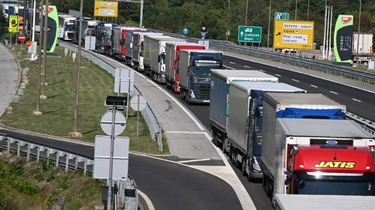 Bratušek: Na Italijane smo apelirali, ne moremo pa jih prisiliti