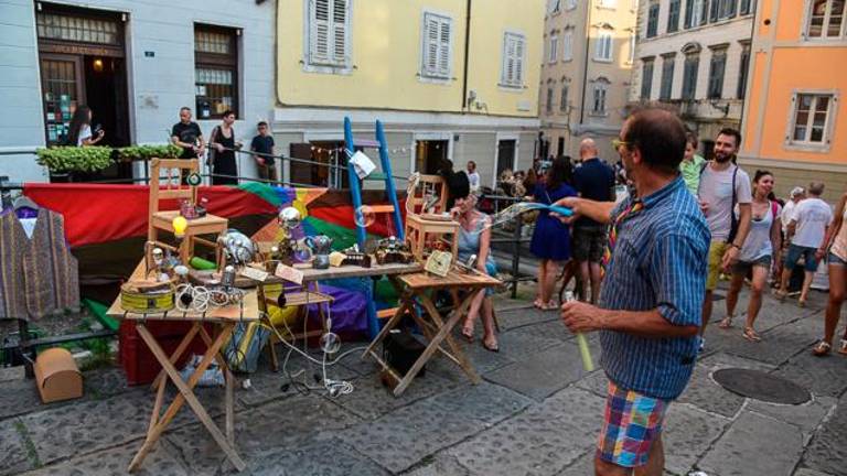 Dizajnerji, obrtniki in umetniki na sejmu Barbacan Produce