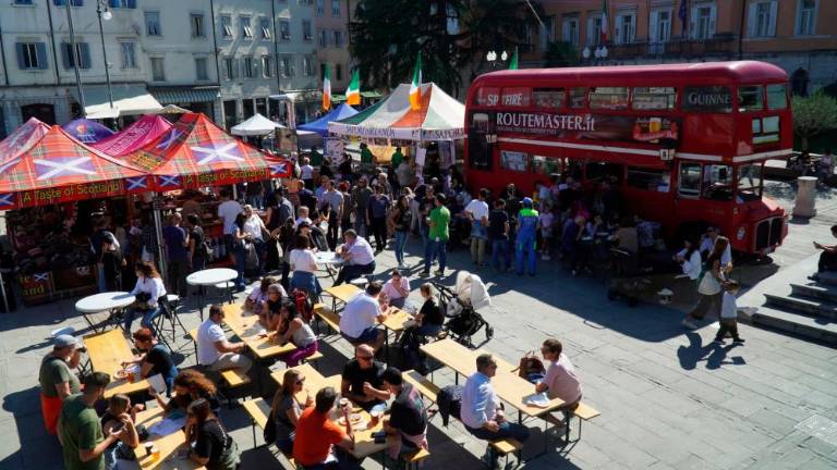 Goriške ulice tudi danes preplavili obiskovalci (FOTO)