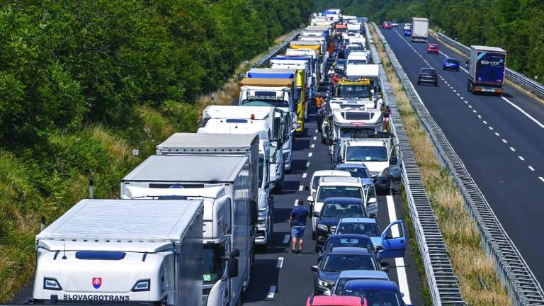 Dosti prometa, a brez kritičnih situacij