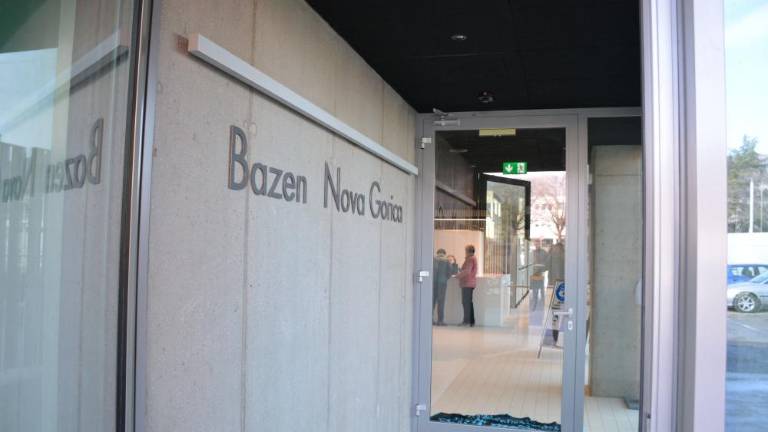 V Novi Gorici odprl vrata nov pokriti bazen