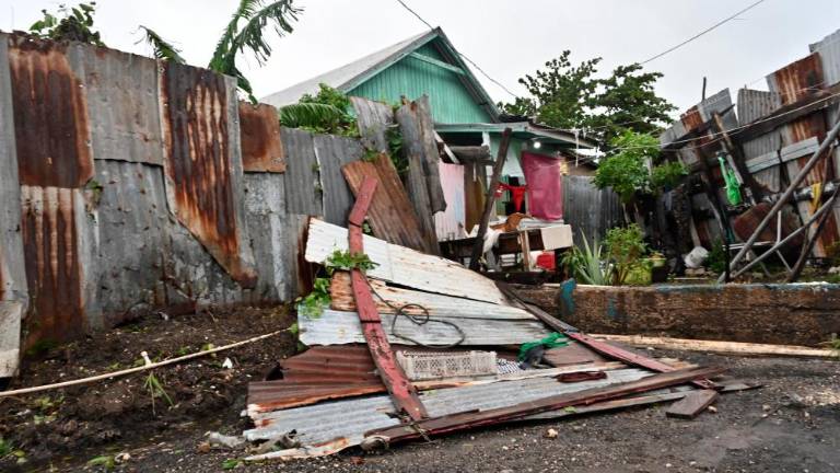 Orkan Melissa po razdejanju na Jamajki dosegel Kubo