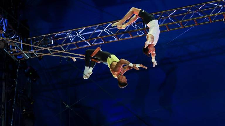 V cirkusu se je poškodoval akrobat