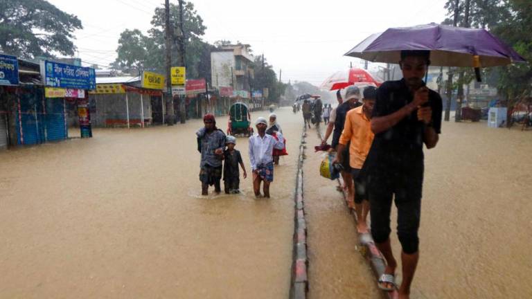 Poplave v Indiji in Bangladešu terjale smrtne žrtve