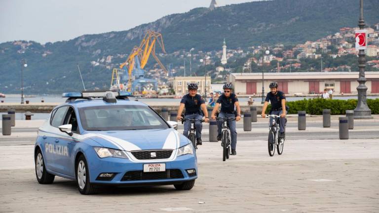 Policisti na kolesu odslej tudi po Trstu