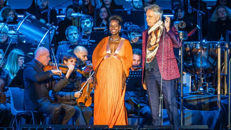 Ob 50-letnici potresa Bocelli zapel v Guminu