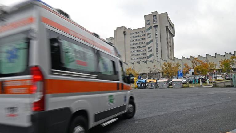 Pijana na reševalnem vozilu brcnila reševalca