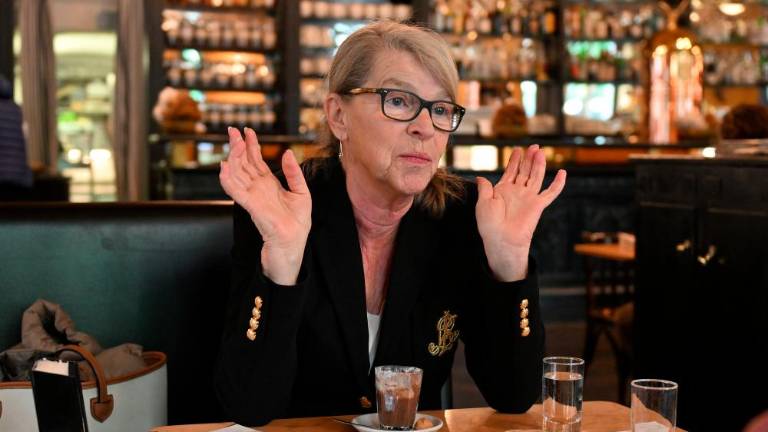 Povzela družinsko zgodbo, ki se je prepletala v šestnajstih mestih