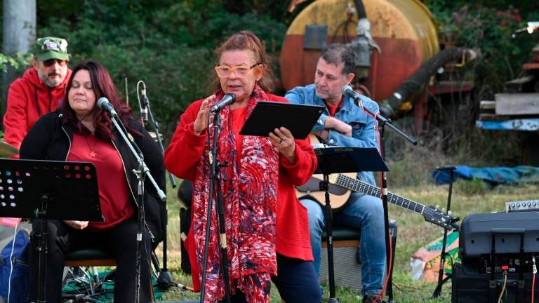 Uspel pohod po kraških pečinah in spomenikih