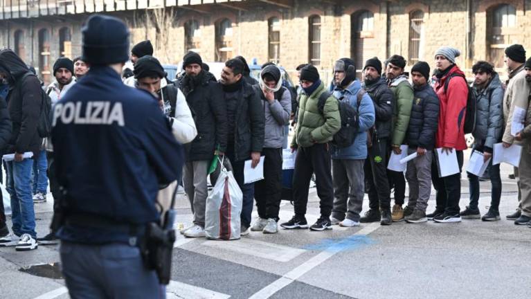 V Starem pristanišču novo premeščanje migrantov