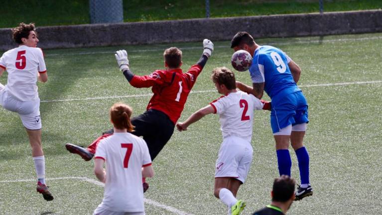 Jadran Gostol zaključil sezono s porazom, v Dolini enajst golov