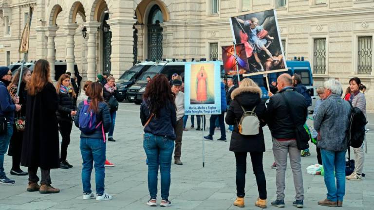 Ekstravagantna plat protesta v Trstu