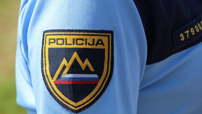 Na poti na Snežnik s štirikolesnikom zgrmel v prepad