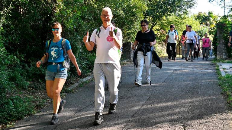 Člani banke peš od Nabrežine do Miramara
