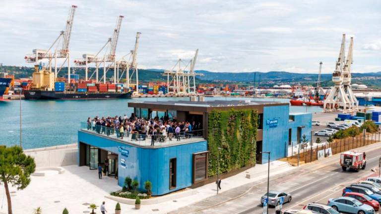 V Luki Koper predali namenu nov potniški terminal