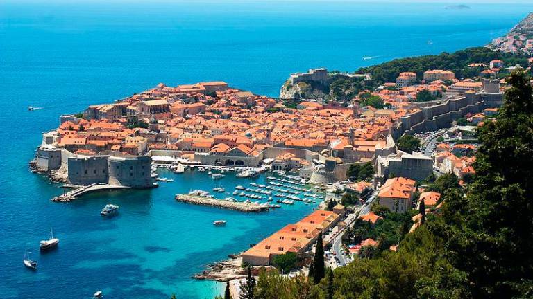 V Dubrovniku načrtujejo omejitev restavracij