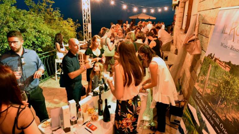 Zvezdnate čaše zaradi požara prenesli na nedeljo