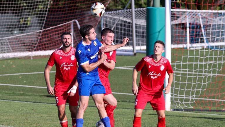 Kras Repen in Juventina (v rdečih dresih) sta se v letošnji sezoni že pomerila v pokalu (TEDESCHI/FOTODAMJ@N)