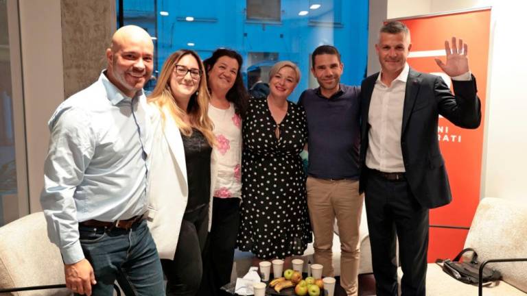 V Sloveniji štirje mandati SDS, dva Gibanju Svoboda, po en pa Vesni, NSi in SD