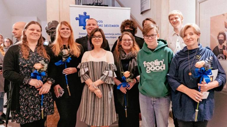 V koprski knjižnici odprli razstavo »Imam avtizem, pa kaj potem...«