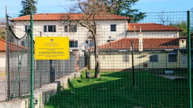 Po poskusu uboja v lokalu na Goriškem osumljencu odvzeli prostost