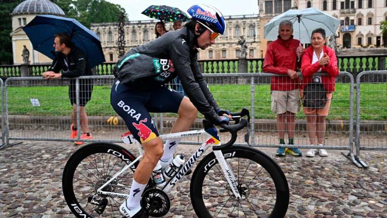 Roglič po novem padcu odstopil z Gira