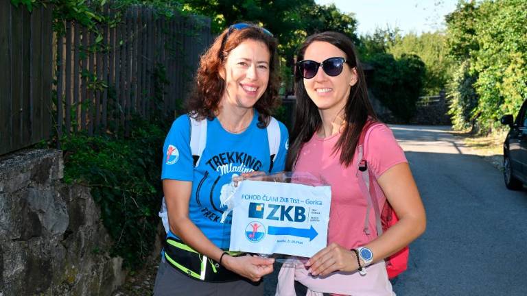 Člani banke peš od Nabrežine do Miramara