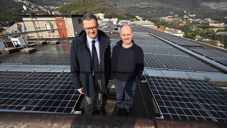 Univerza je skoraj prepolovila emisije