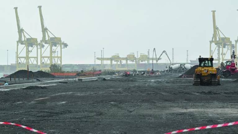 Logistična platforma rase in zaposluje