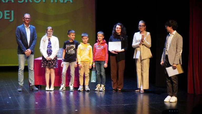 Nagradili devet premiernih uprizoritev