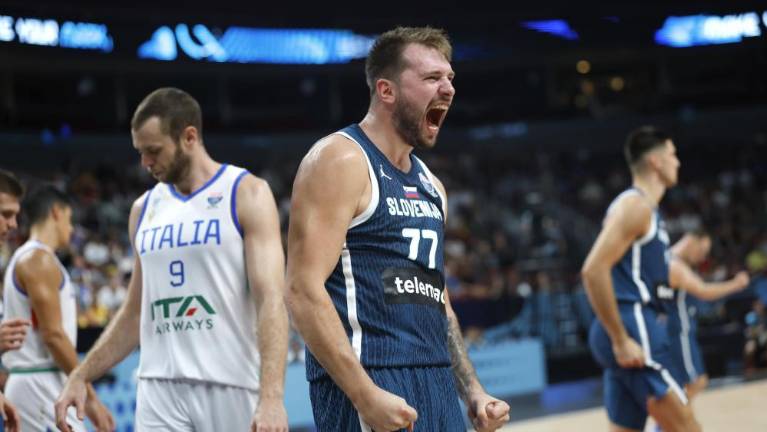 Italijanke svetovne prvakinje, slovenski košarkarji izločili Italijo