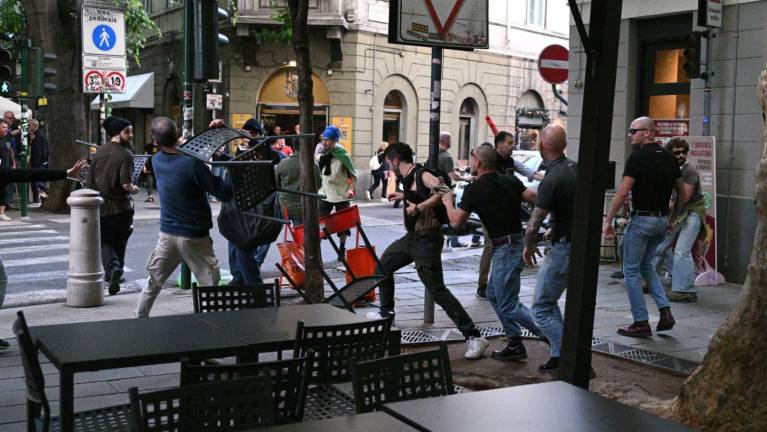 Napadli antifašiste in iztegovali desnice za Grilza (FOTO in VIDEO)