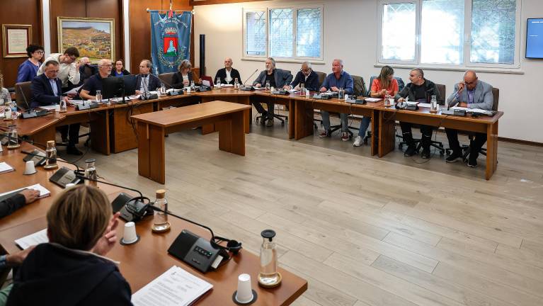 Proračunski sklepi, hrup in nove meje