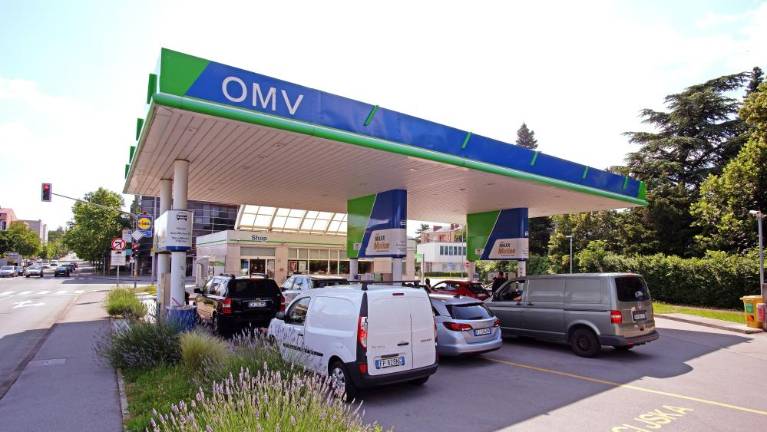 Bencin in dizel v Sloveniji se bosta podražila
