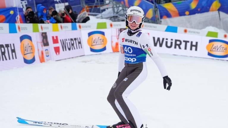 Nika Prevc svetovna prvakinja tudi na veliki skakalnici