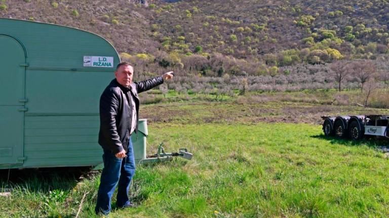 Na nevarnem pobočju reševali trentinskega kolesarja