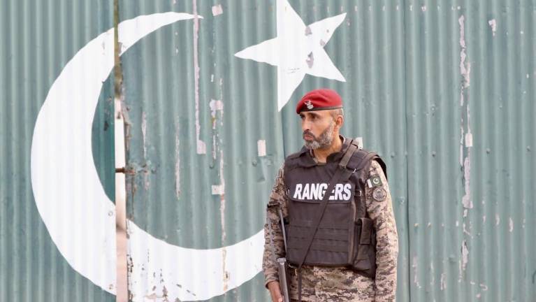 Narašča število mrtvih v obstreljevanju med Indijo in Pakistanom