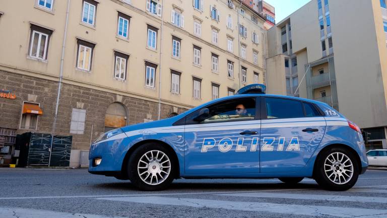 Aretirali domnevna storilca štirih ropov sredi Trsta