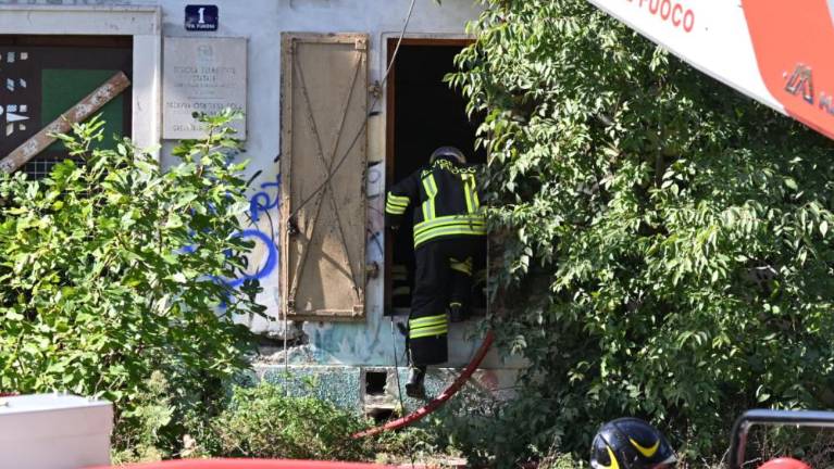 Iz bivše slovenske šole pri Sv. Ani se je vil dim